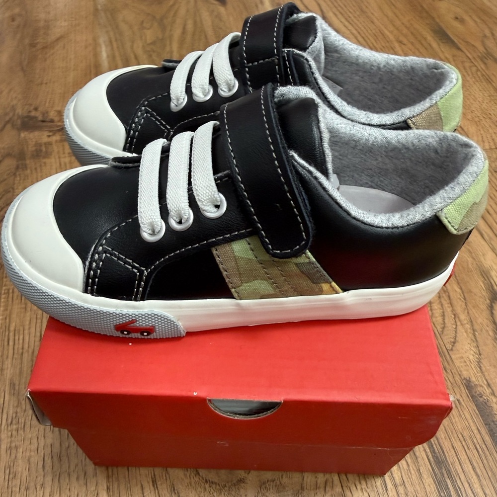 See Kai Run Lucci Black Leather Sneaker